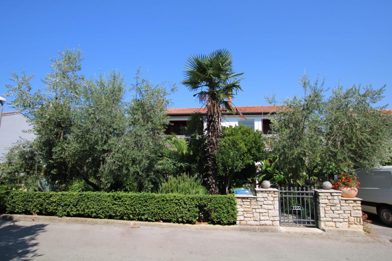 Apartment Sunny Garden Porec Bagian luar foto